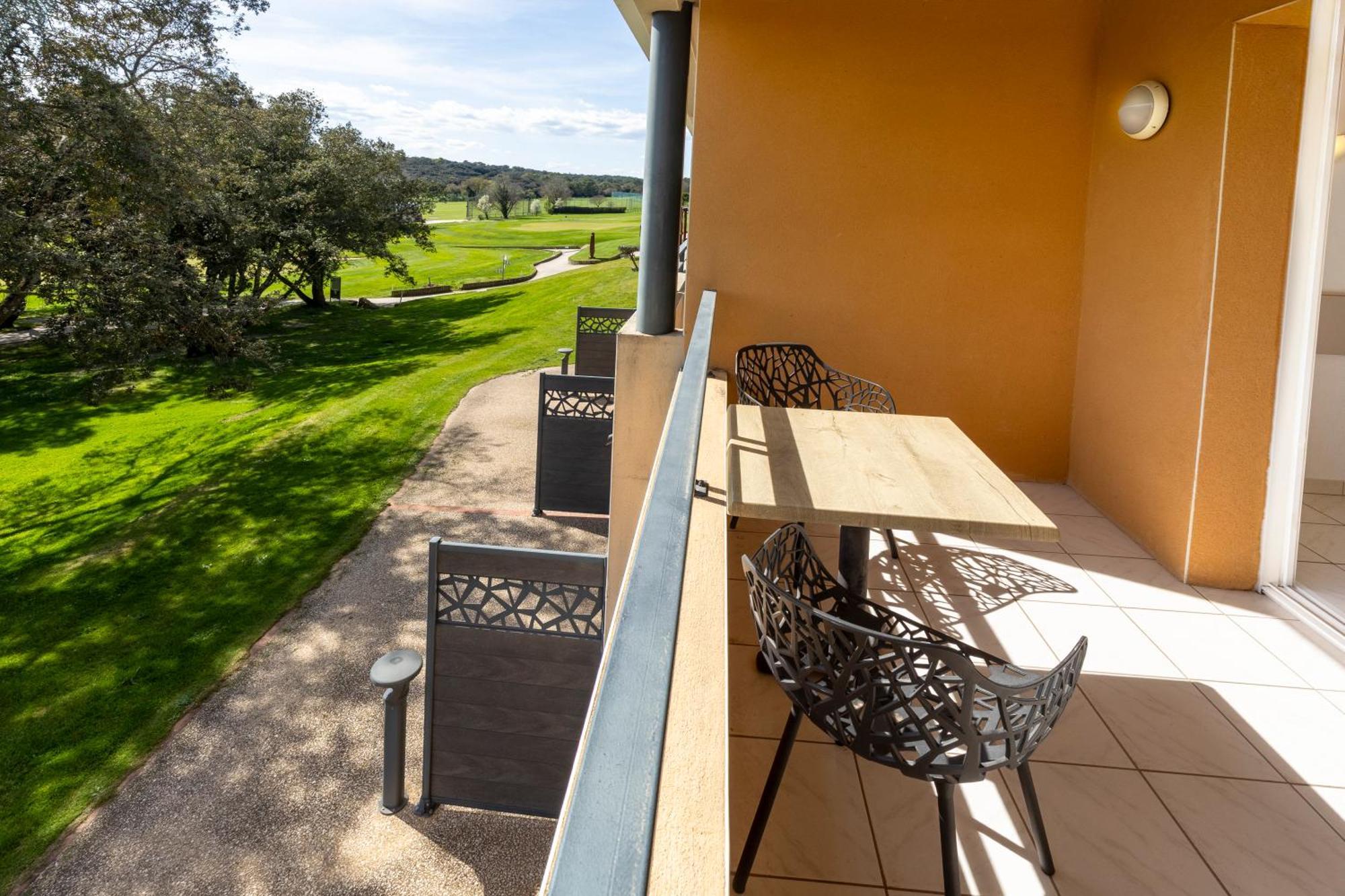 Du Golf Apartment
